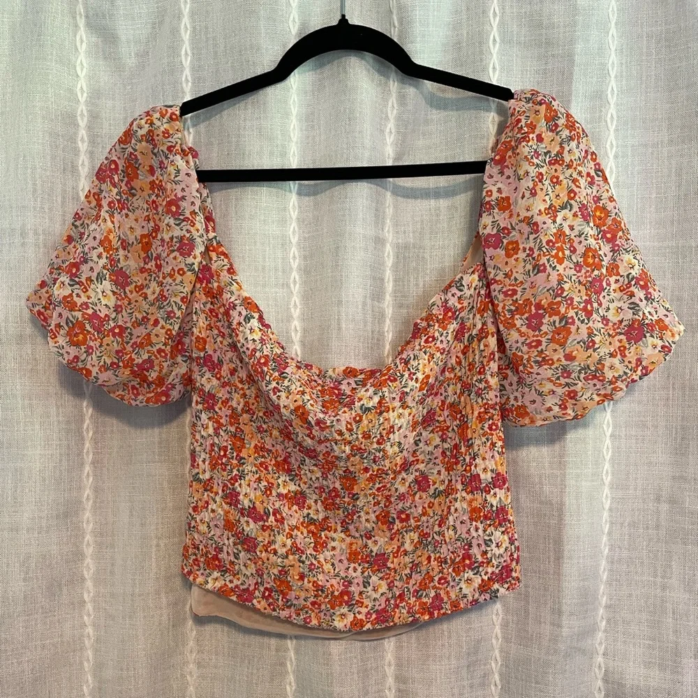 NWOT ASTR Floral Puff Sleeve Top - Picture 4 of 5